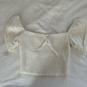 ARITZIA WHITE PUFF SHORT SLEEVE TOP SIZE S